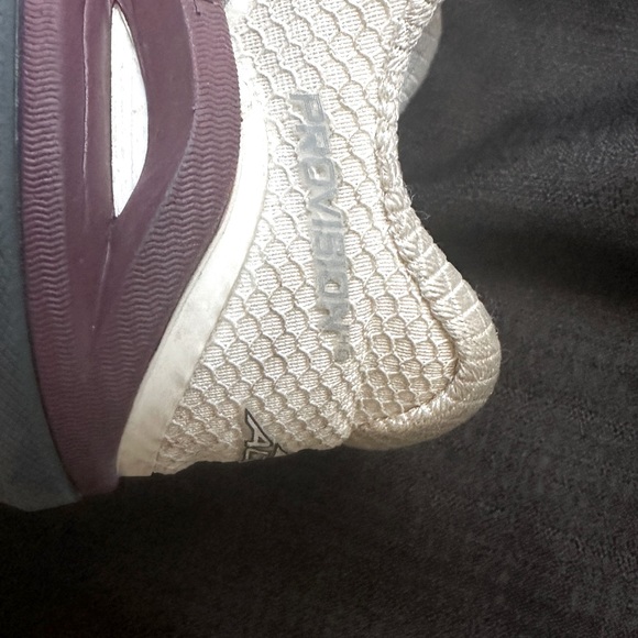 Altra provision 4 women’s size 7 white/burgundy - Picture 7 of 8